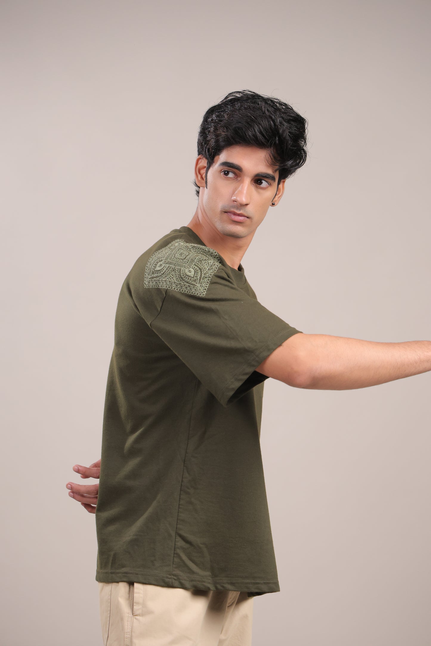 Sutra – Dark Green Embroidered T-Shirt