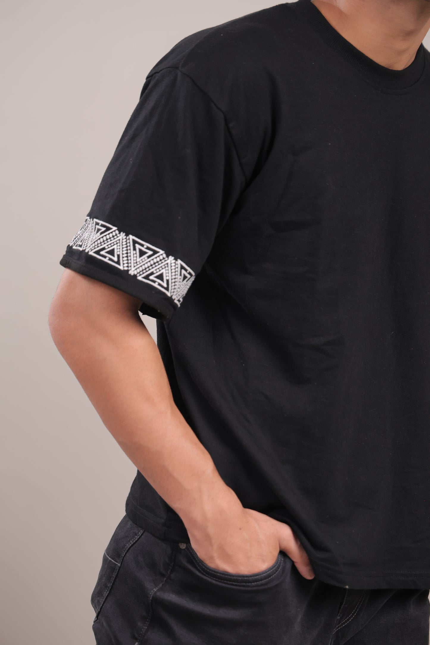 Sutra – Black Embroidered T-Shirt