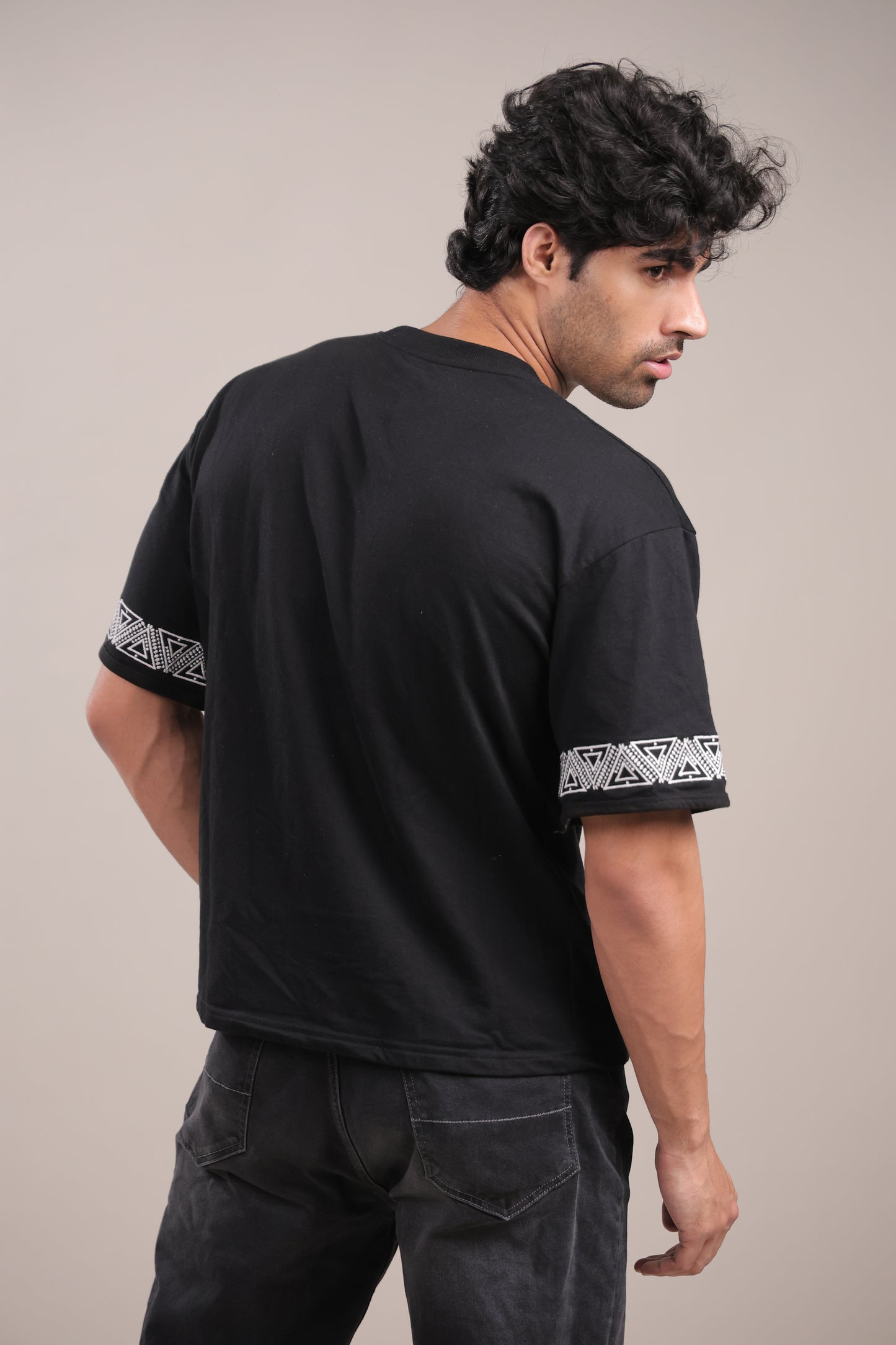 Sutra – Black Embroidered T-Shirt