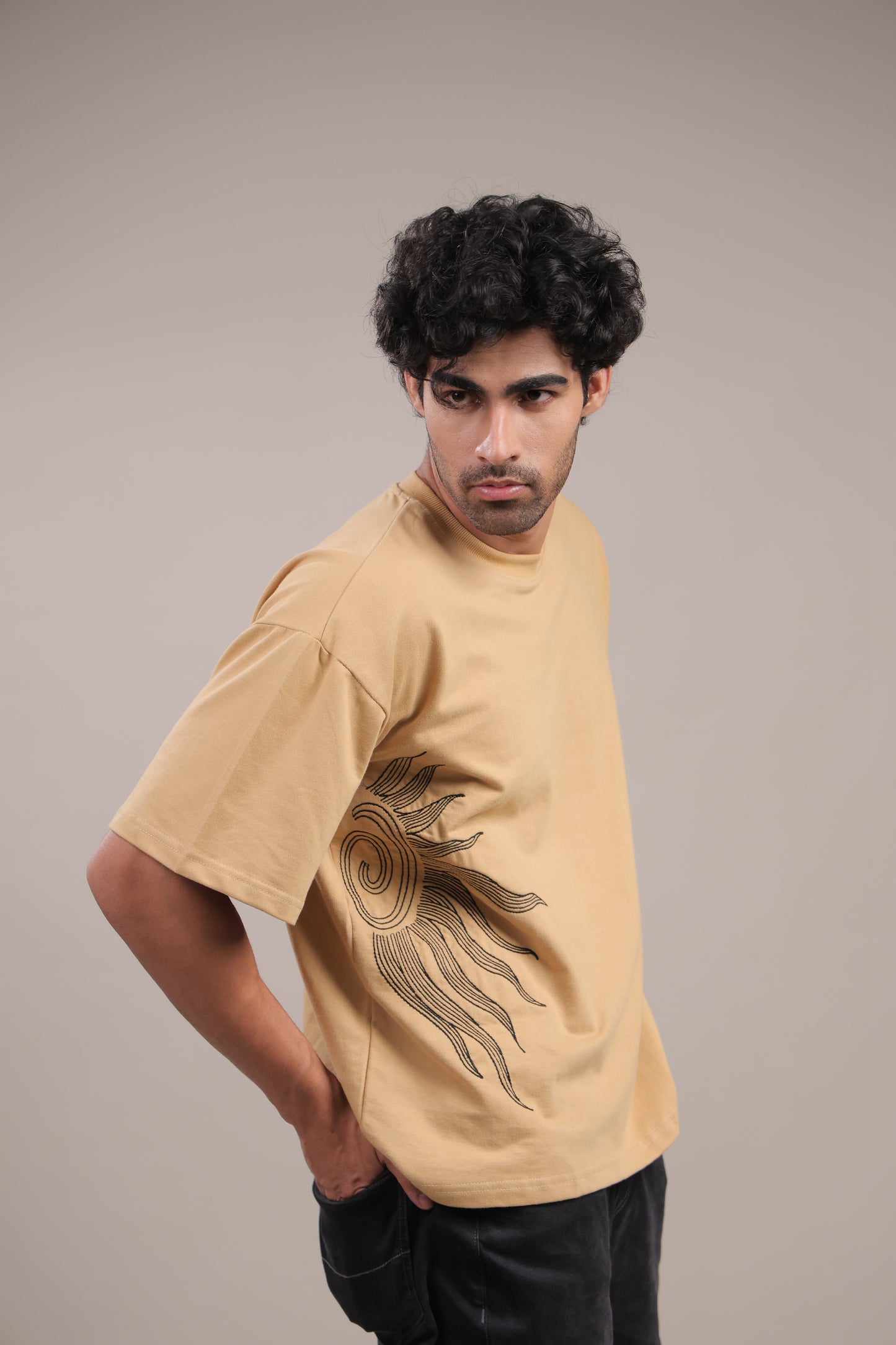 Sutra – Cream Embroidered T-Shirt