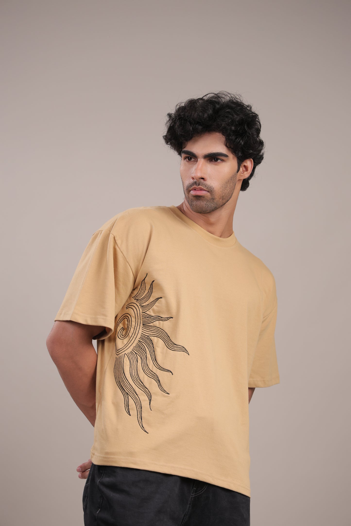 Sutra – Cream Embroidered T-Shirt
