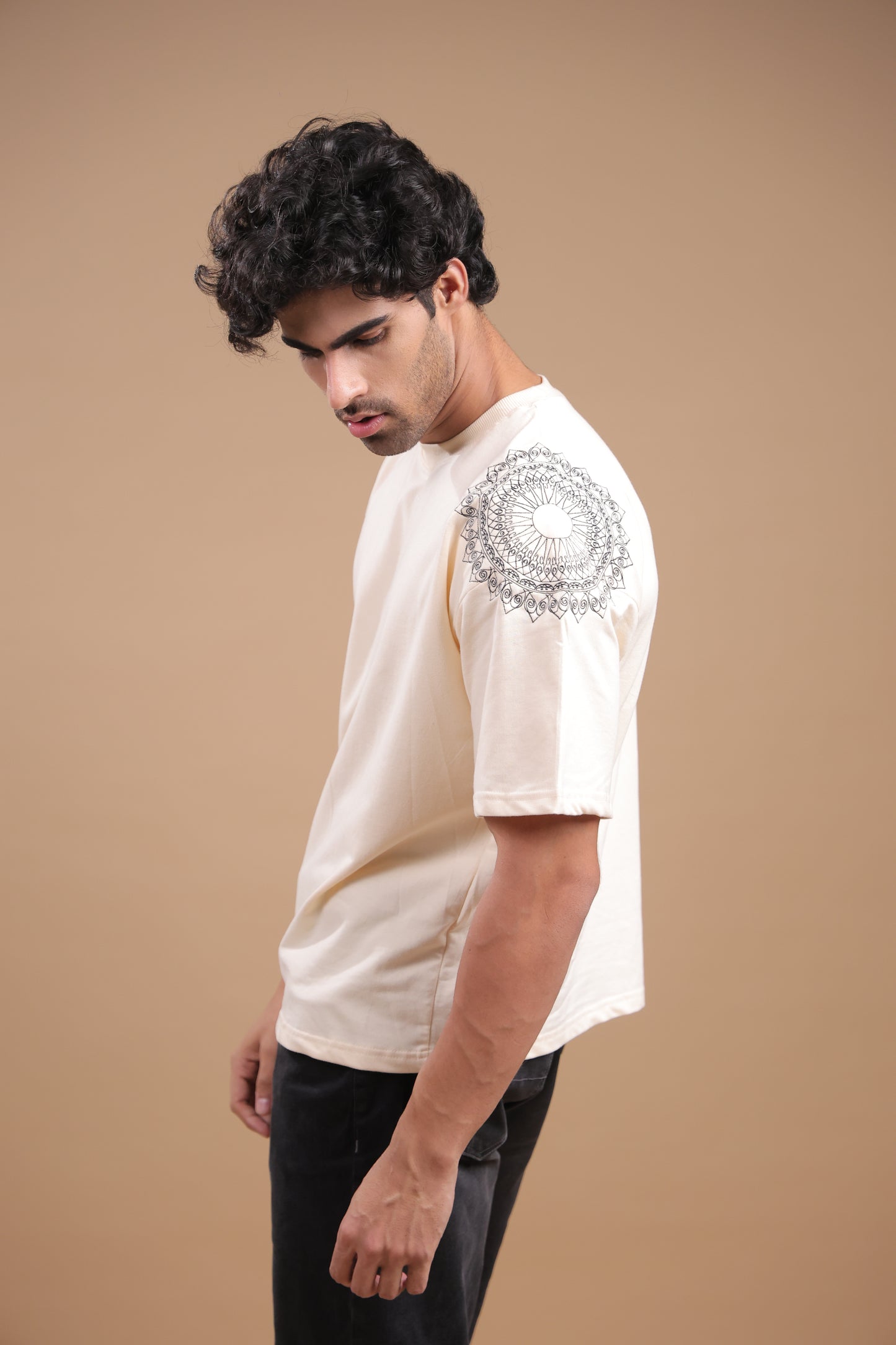 Sutra – Beige Embroidered T-Shirt