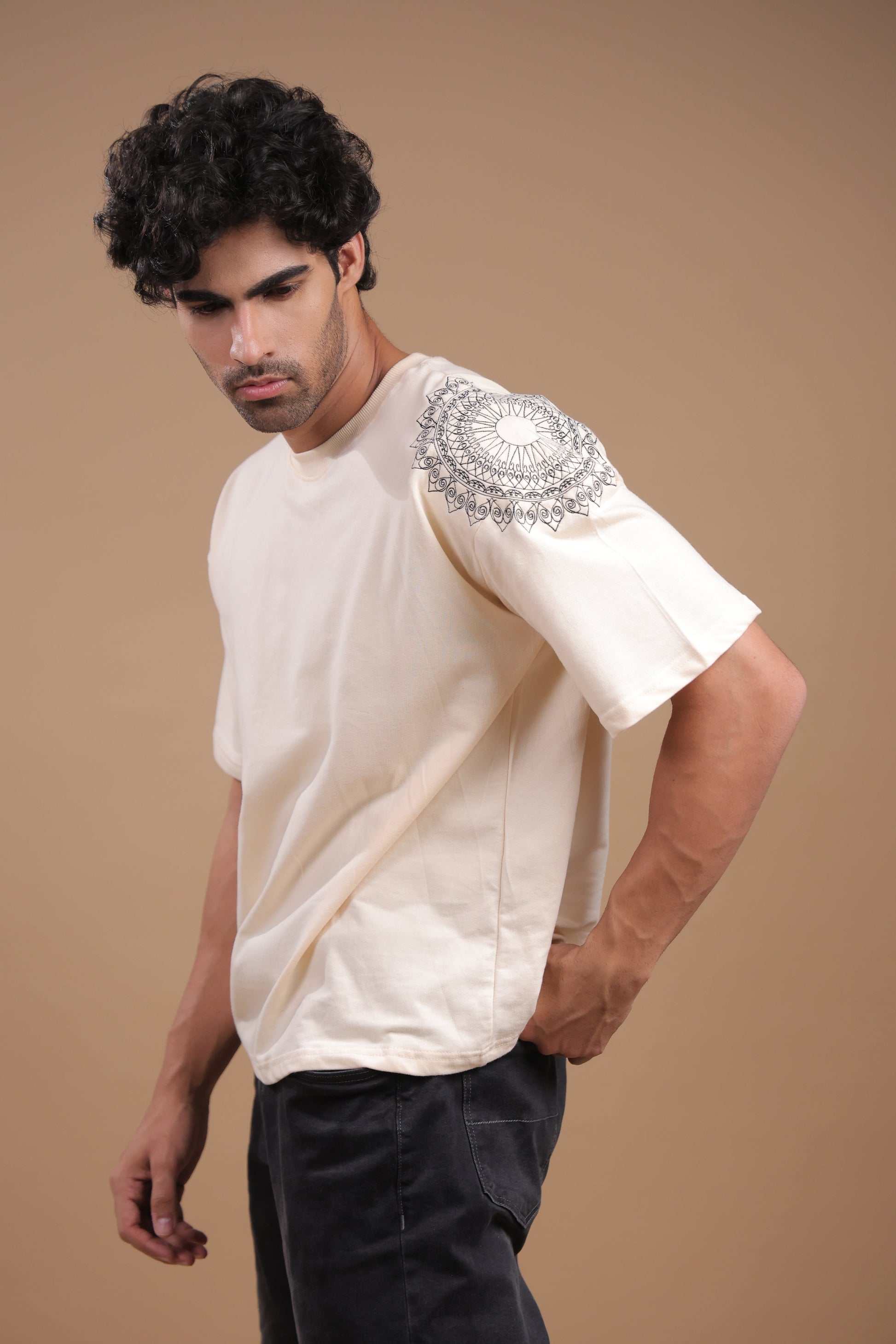 Sutra – Beige Embroidered T-Shirt - Binioz
