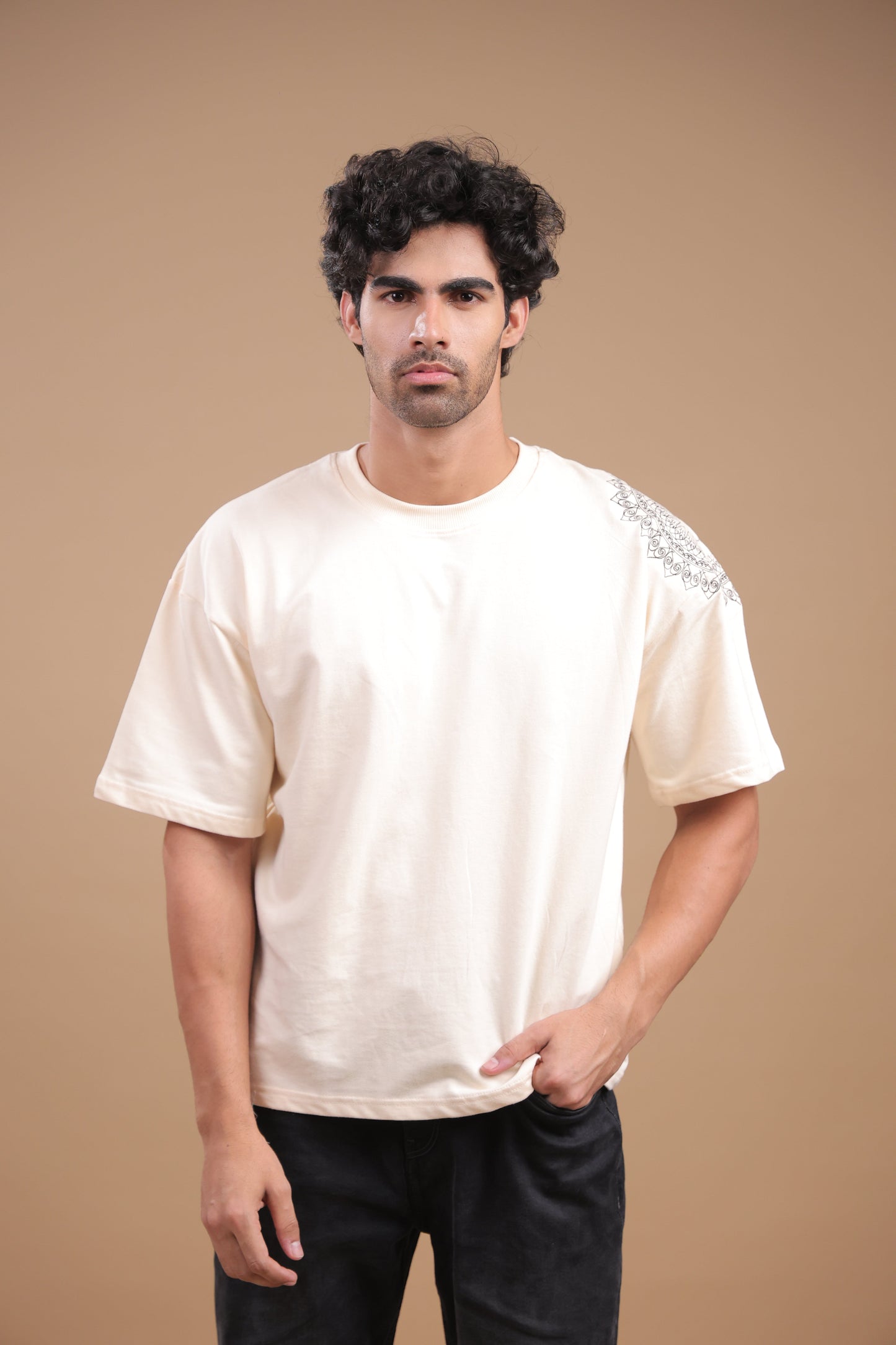 Sutra – Beige Embroidered T-Shirt - Binioz