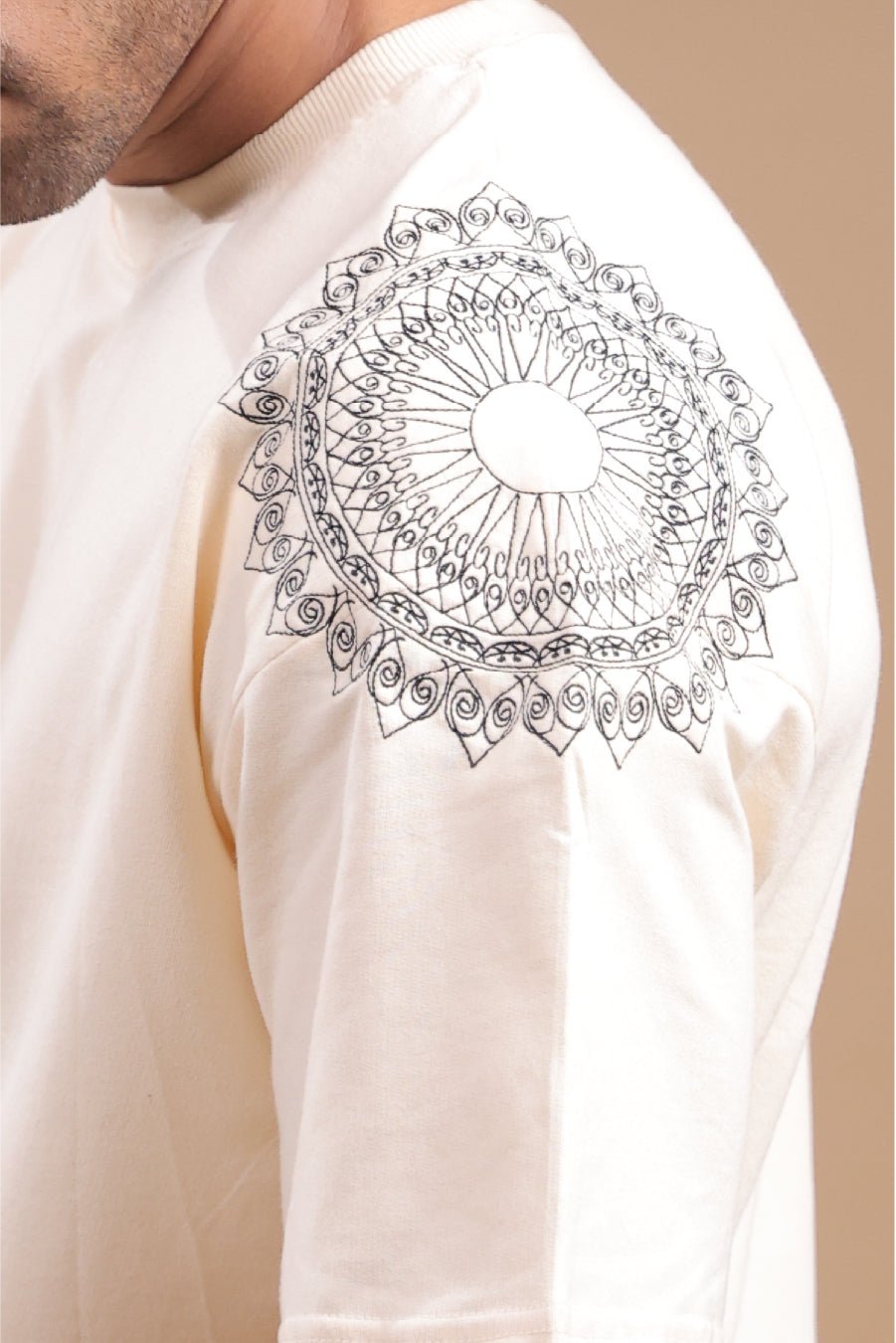Sutra – Beige Embroidered T-Shirt - Binioz