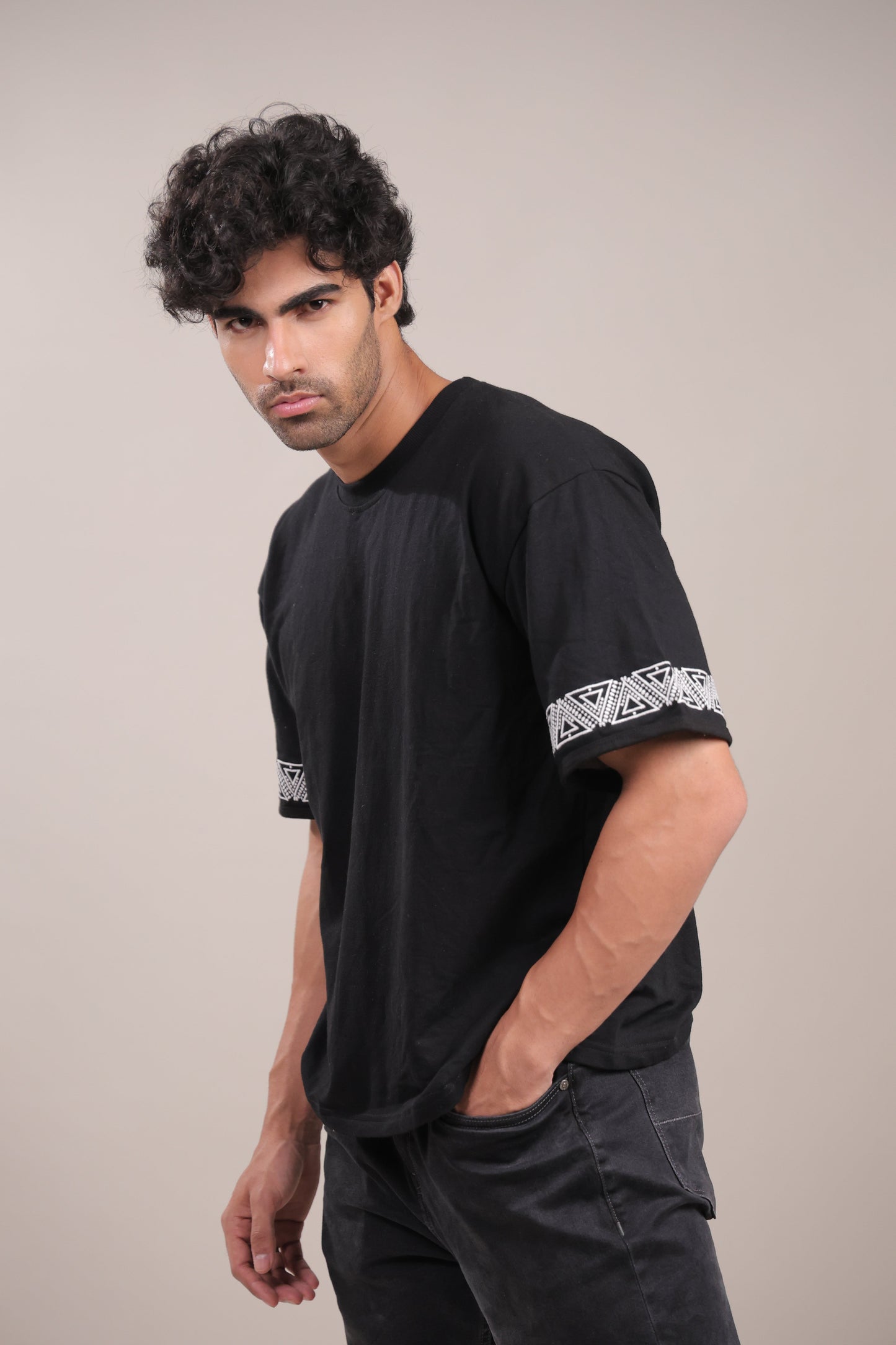 Sutra – Black Embroidered T-Shirt - Binioz