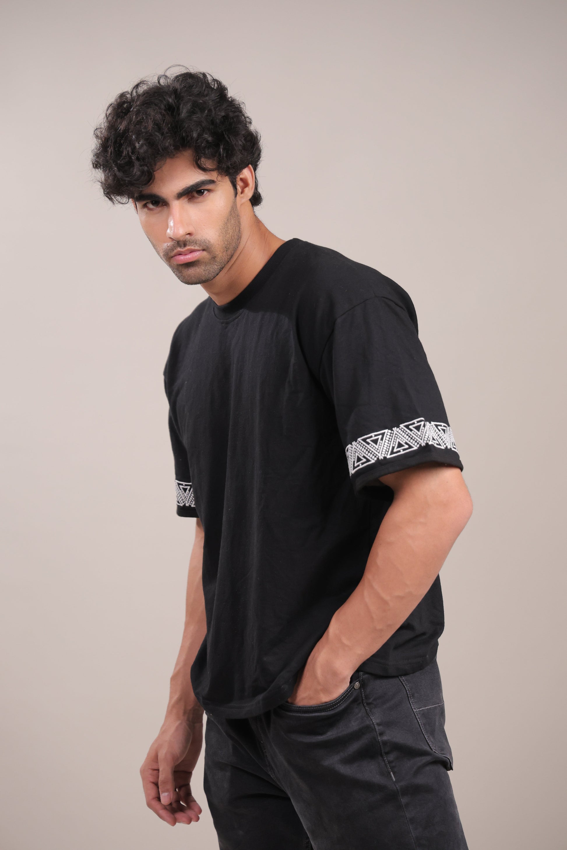 Sutra – Black Embroidered T-Shirt - Binioz
