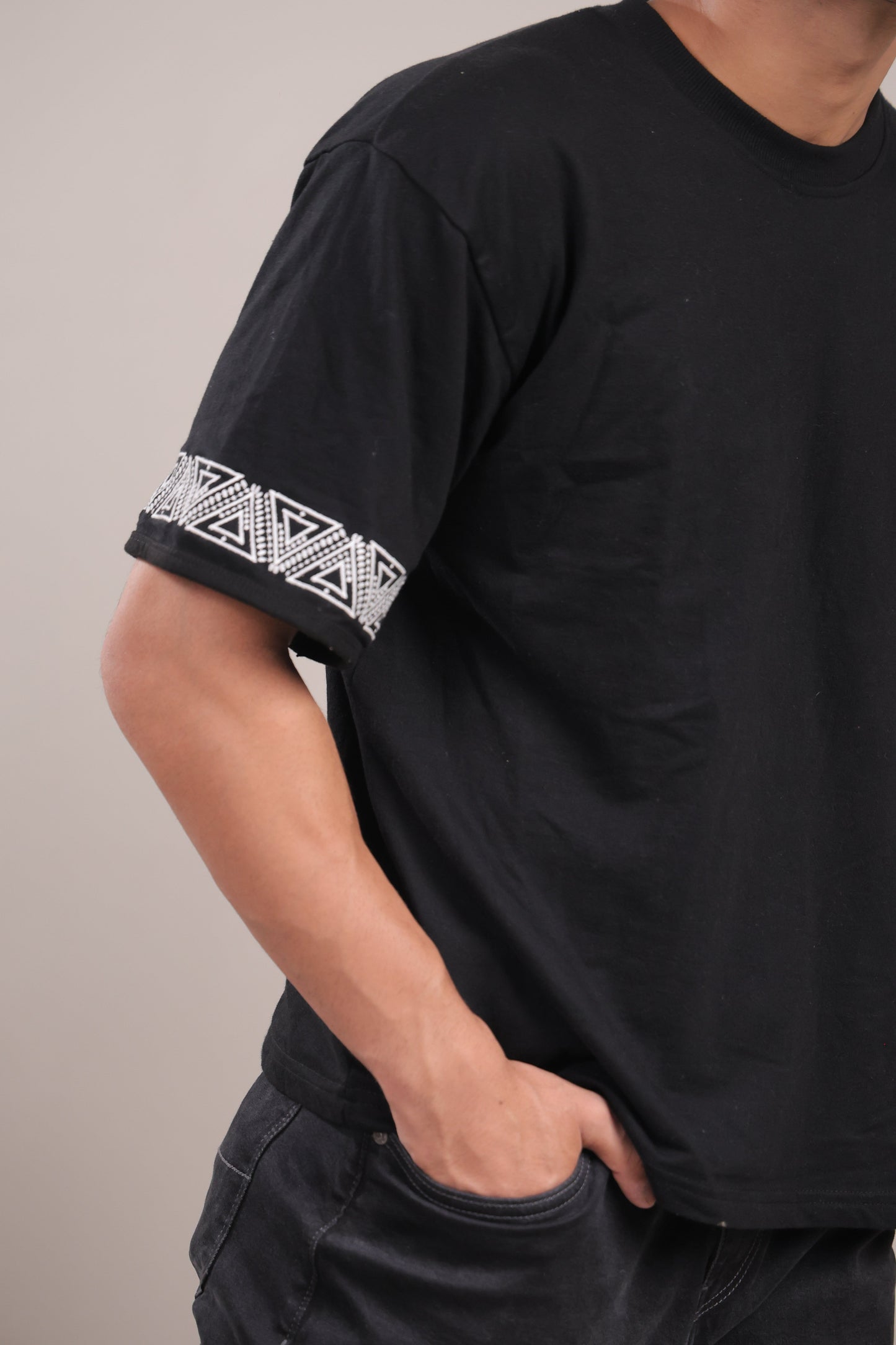 Sutra – Black Embroidered T-Shirt - Binioz