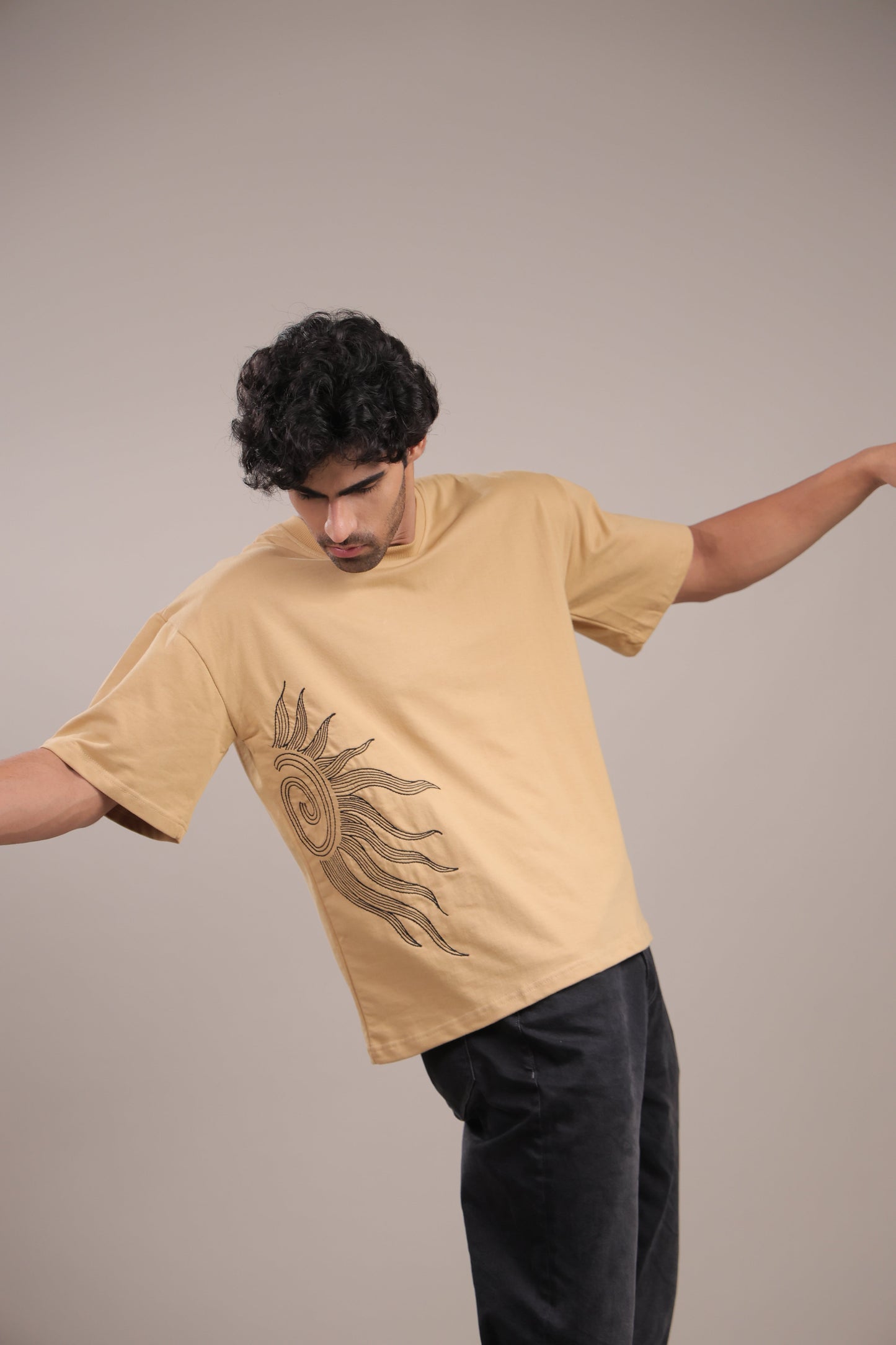 Sutra – Cream Embroidered T-Shirt - Binioz