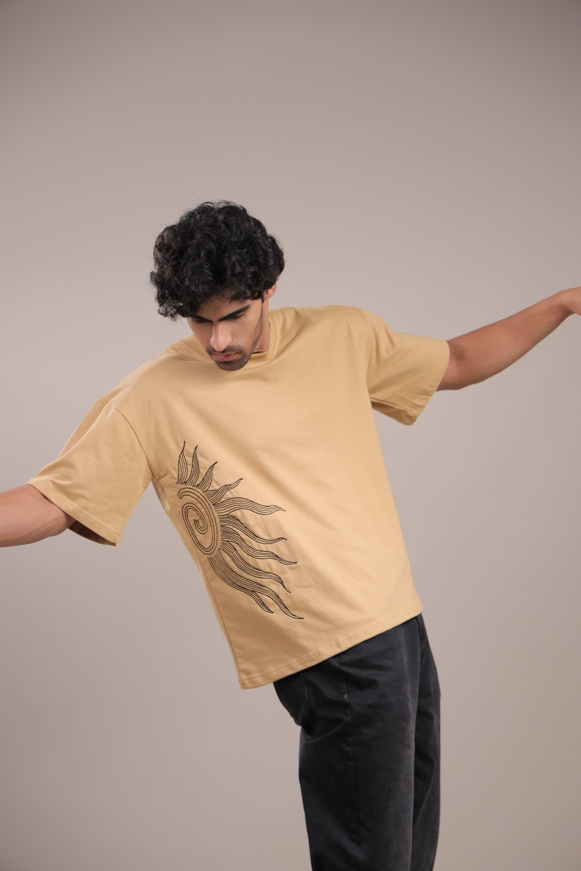 Sutra – Cream Embroidered T-Shirt - Binioz