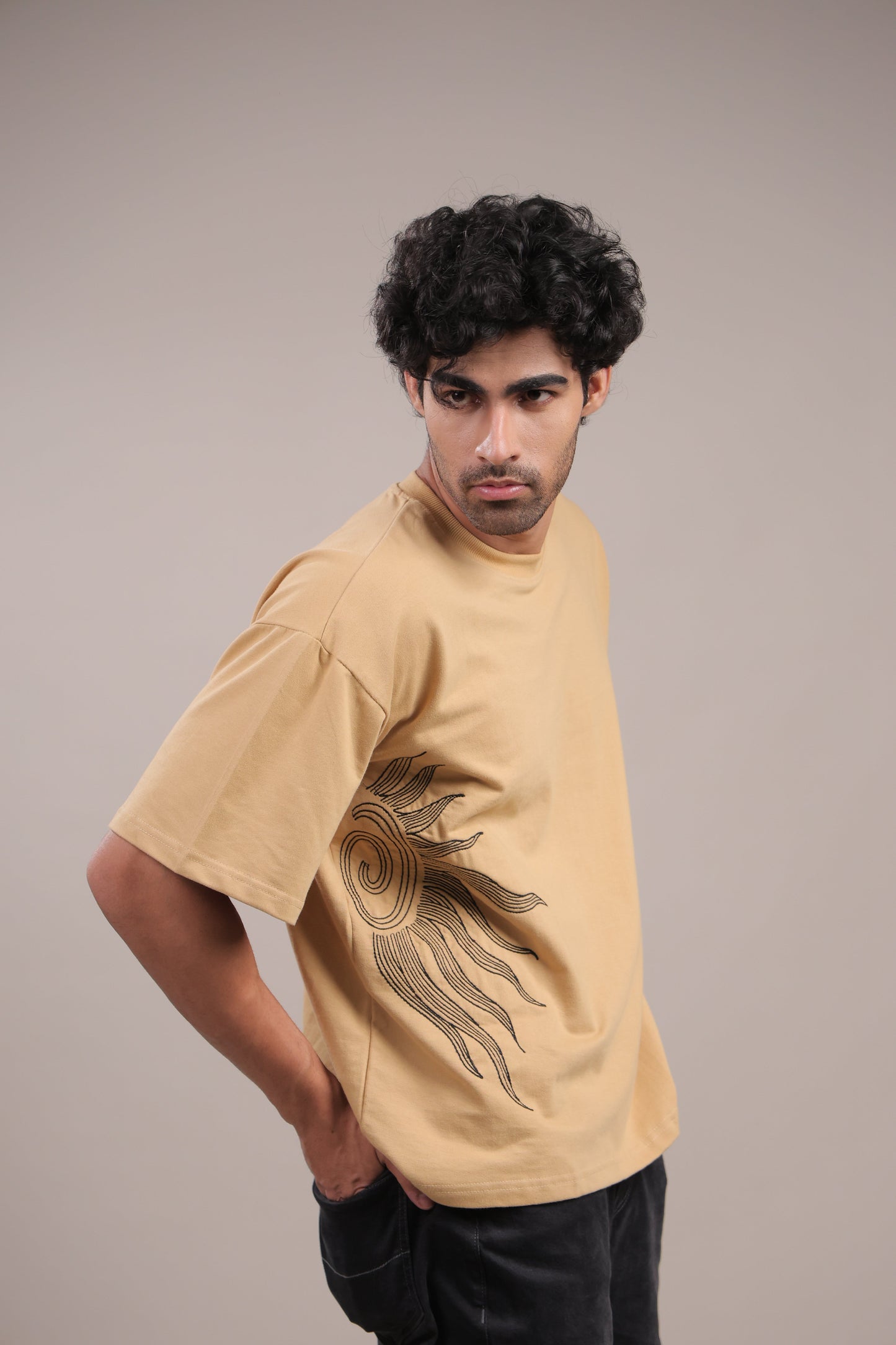 Sutra – Cream Embroidered T-Shirt - Binioz