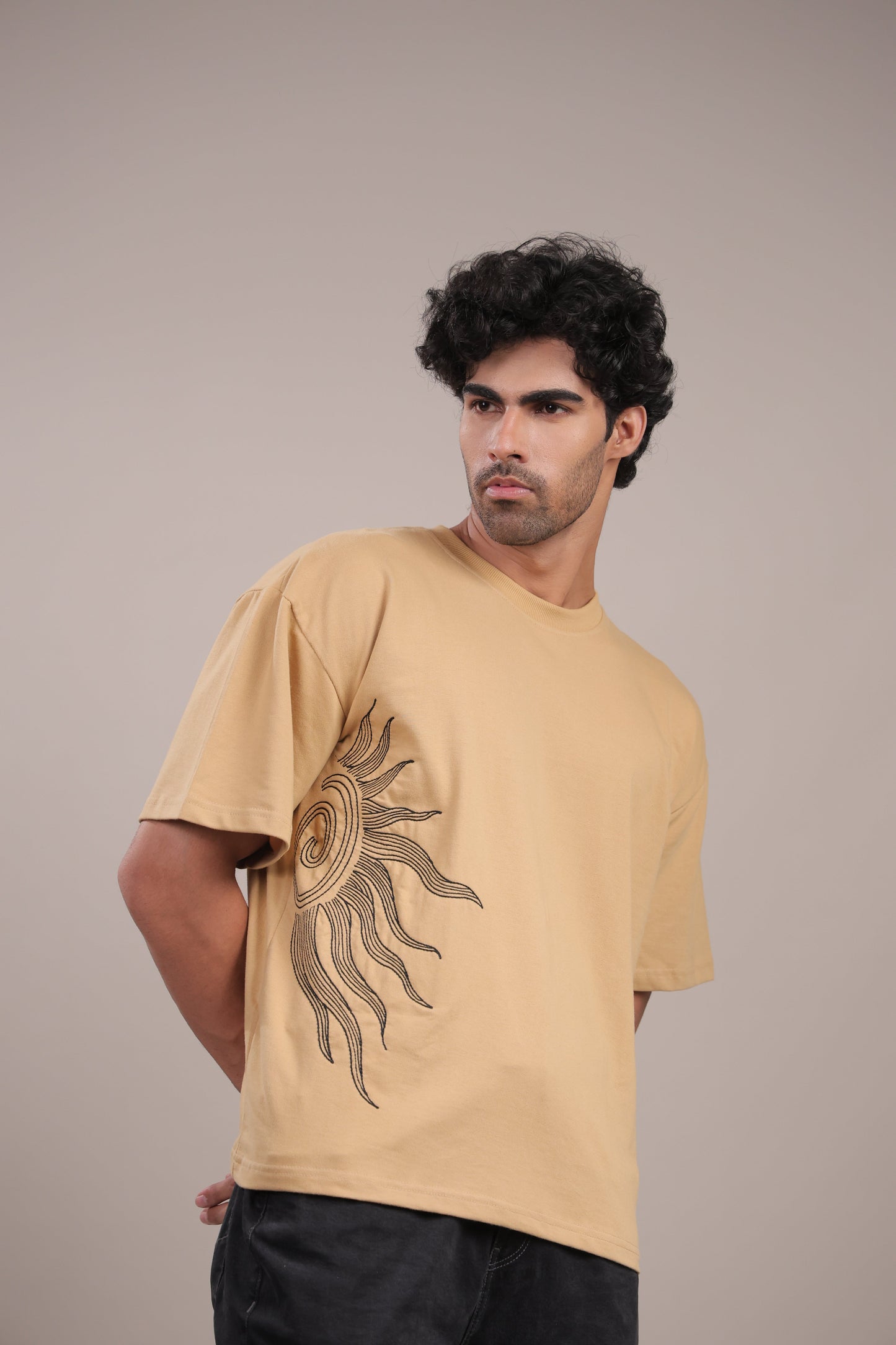 Sutra – Cream Embroidered T-Shirt - Binioz