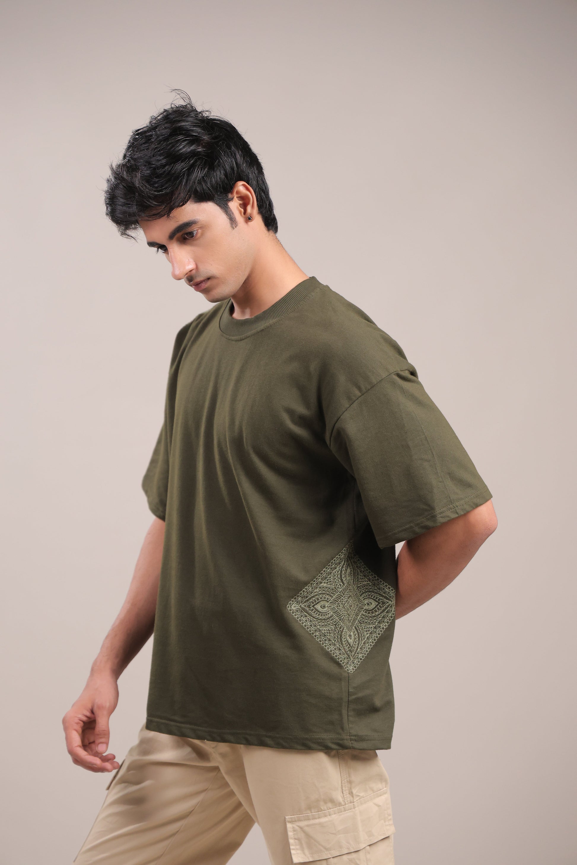 Sutra – Dark Green Embroidered T-Shirt - Binioz