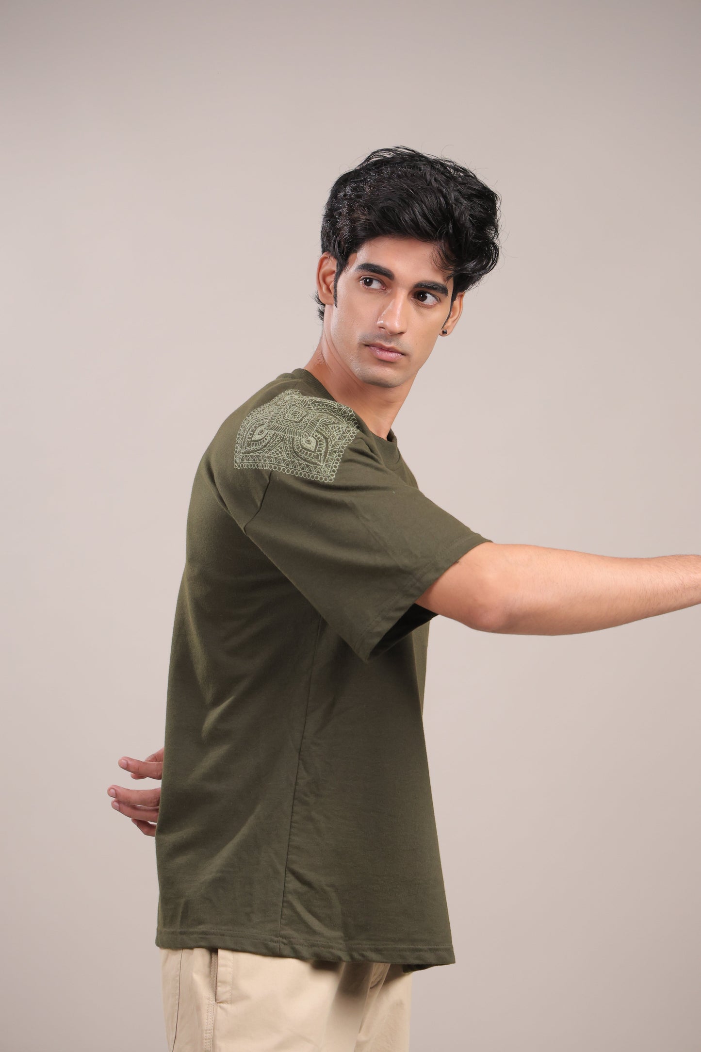 Sutra – Dark Green Embroidered T-Shirt - Binioz